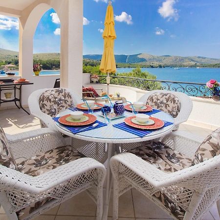 Sea Breeze - Front Sea Apartment Жаборич Экстерьер фото