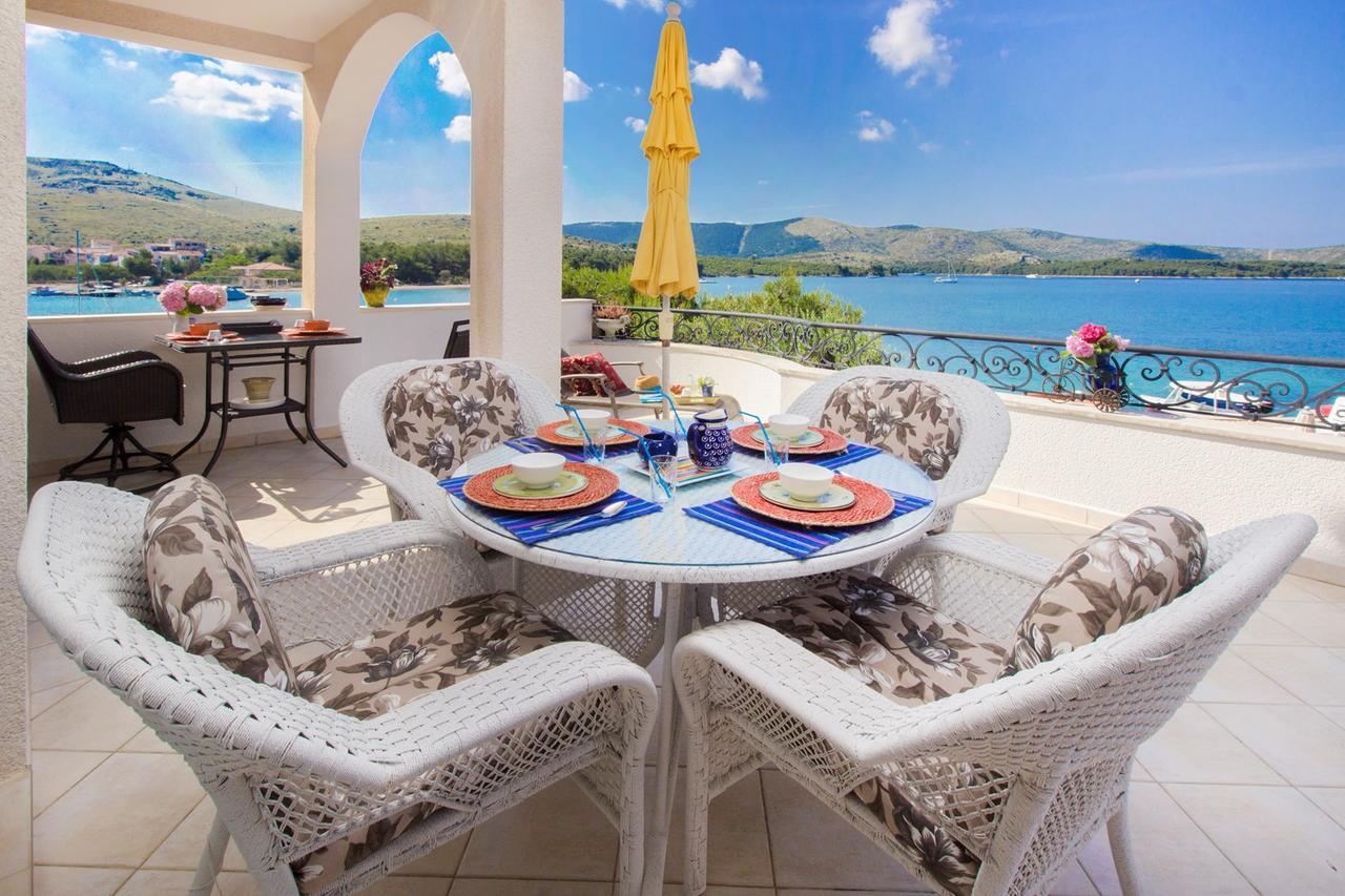 Sea Breeze - Front Sea Apartment Жаборич Экстерьер фото